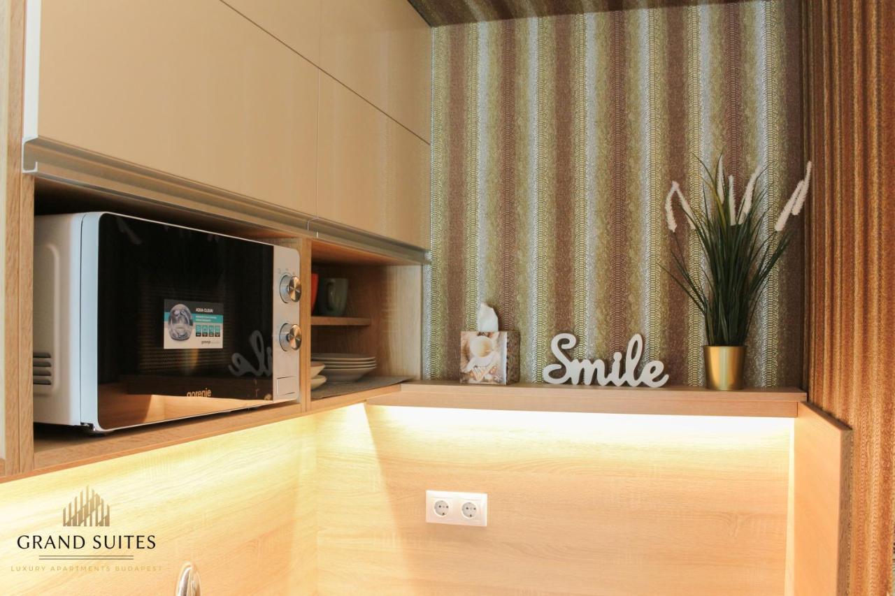 Grand Suites Corvin Budapesta Exterior foto
