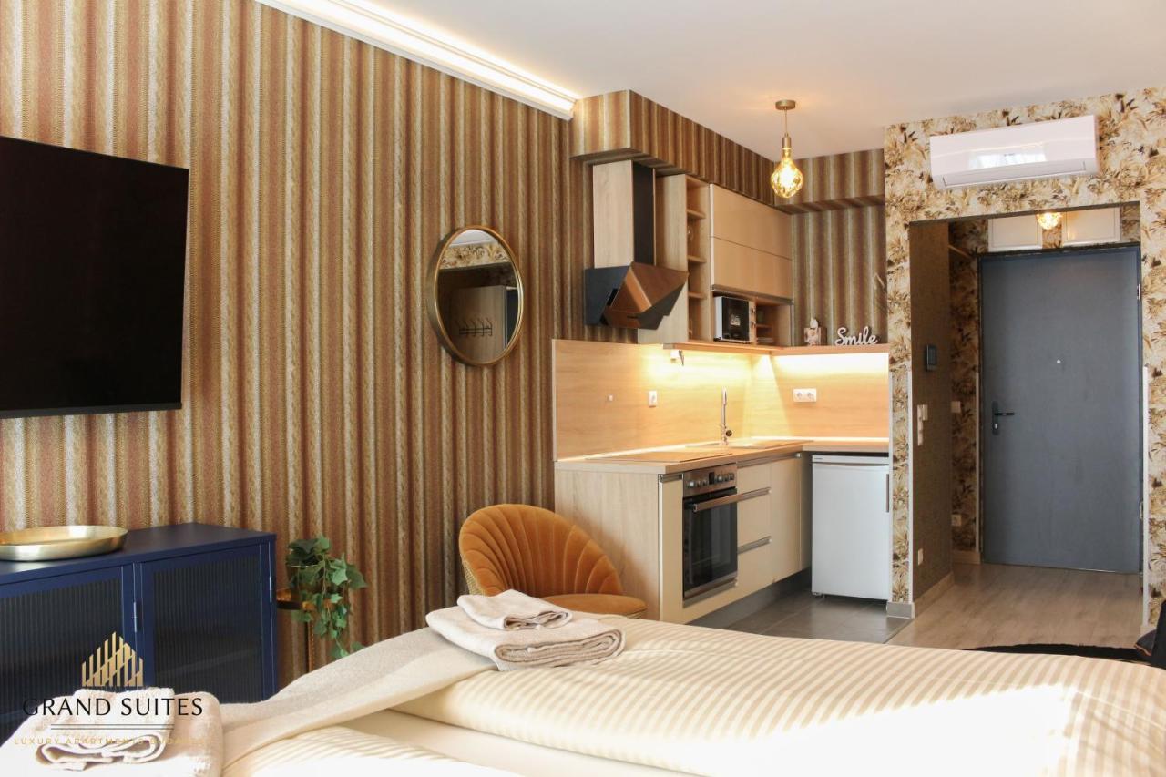 Grand Suites Corvin Budapesta Exterior foto